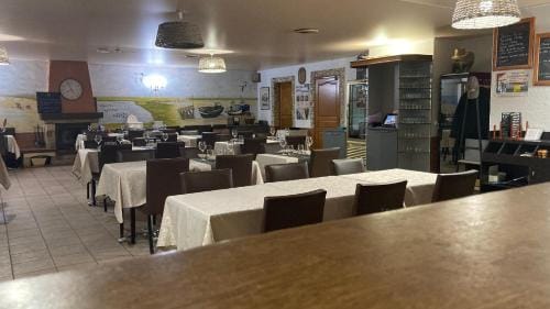 Aux Trois Jean Hotel in Le Crotoy