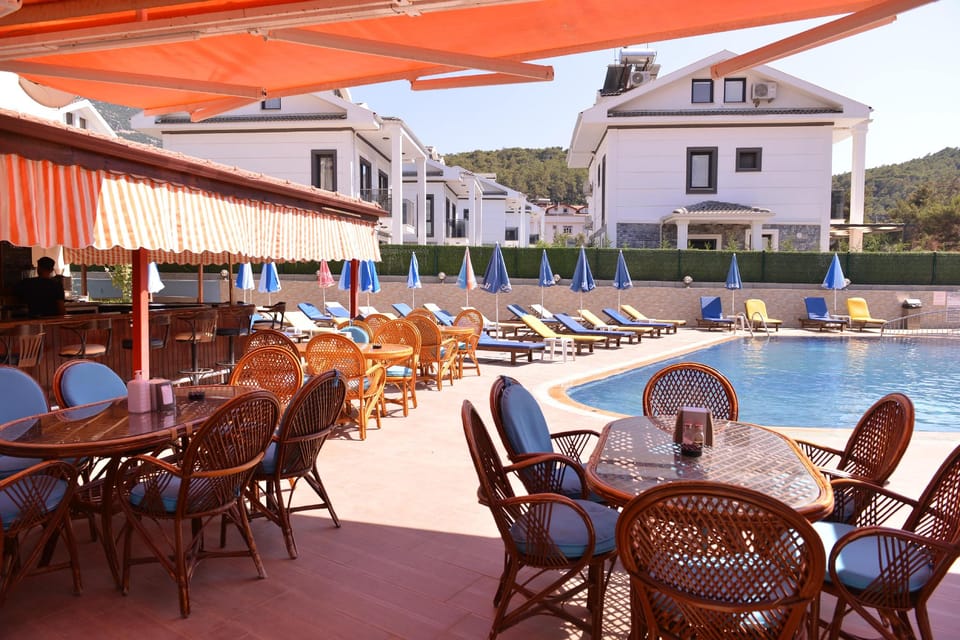 Poolside bar