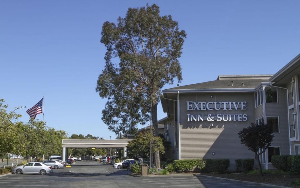 Executive Inn & Suites Embarcadero Cove Hotel in Alameda