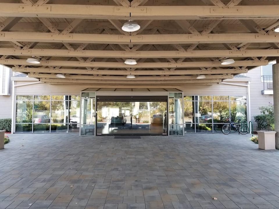 Executive Inn & Suites Embarcadero Cove Hotel in Alameda