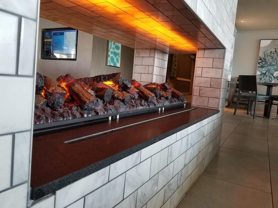 Executive Inn & Suites Embarcadero Cove Hotel in Alameda