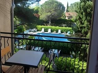 Le Petit Manoir Hotel Provence Hotel in Villeneuve-lès-Avignon