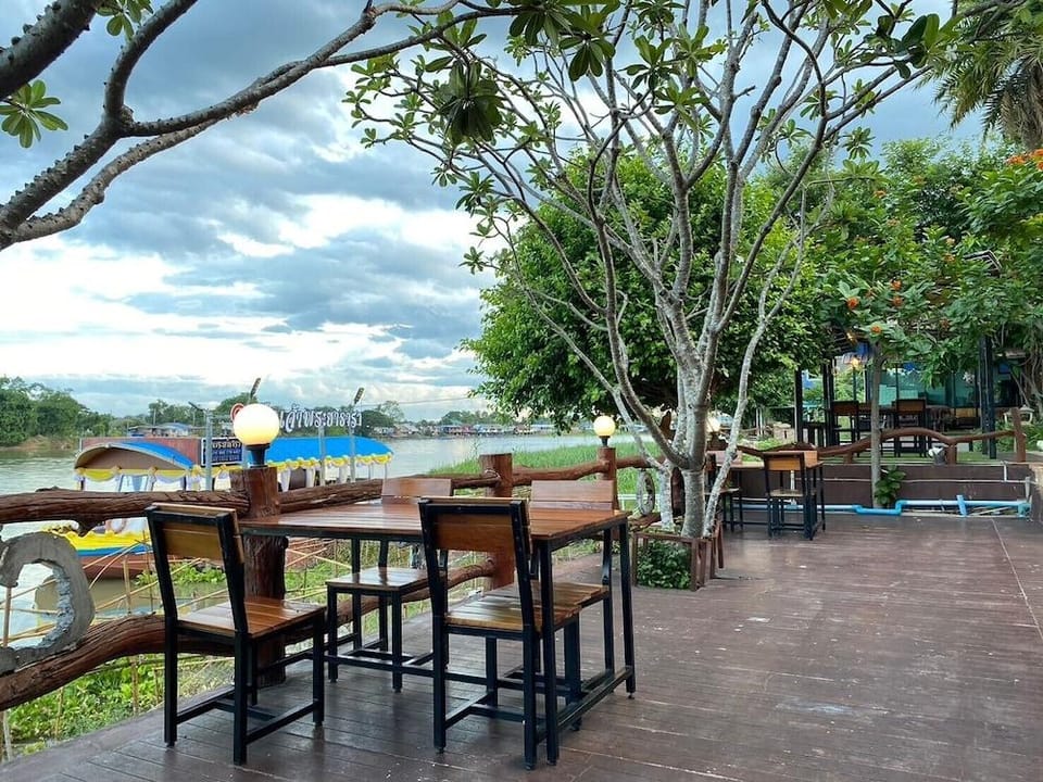 Chaophaya Thara Riverside Hotel in Laos