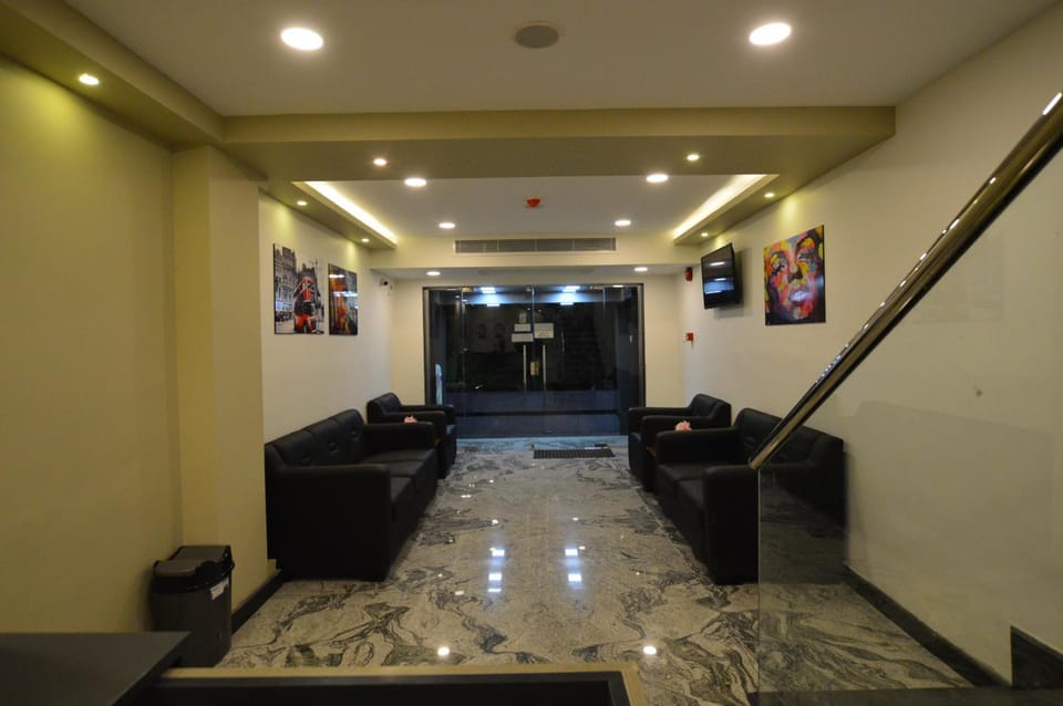 Shared lounge/TV area