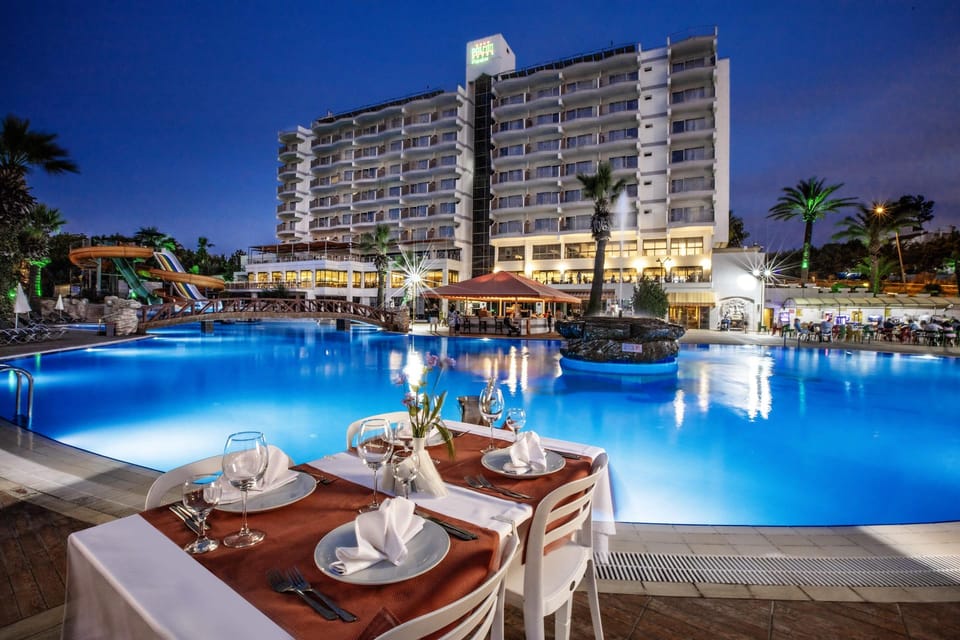 Palmin Hotel. Hotel in Kusadasi