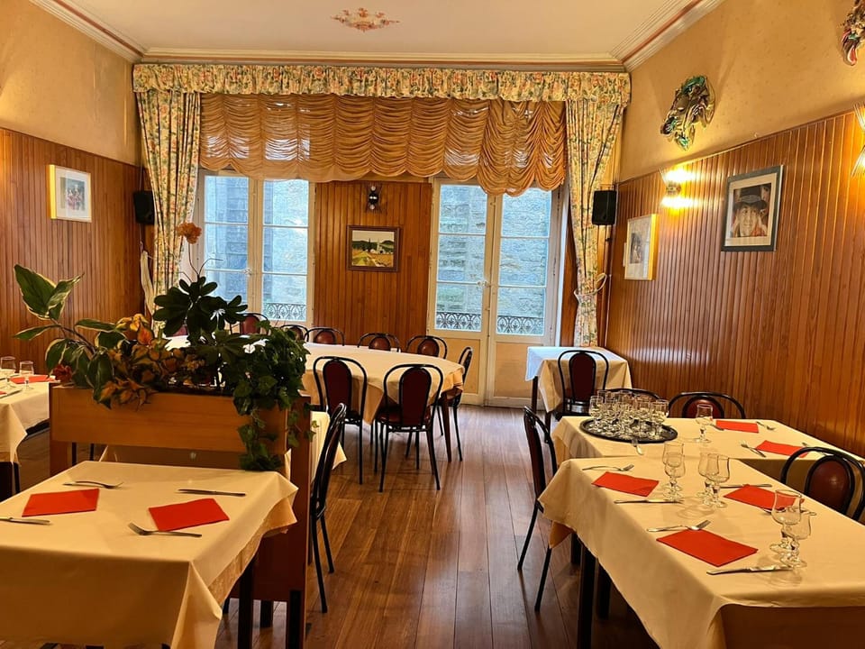 Hotel Restaurant Les Arcades Hotel in Occitanie