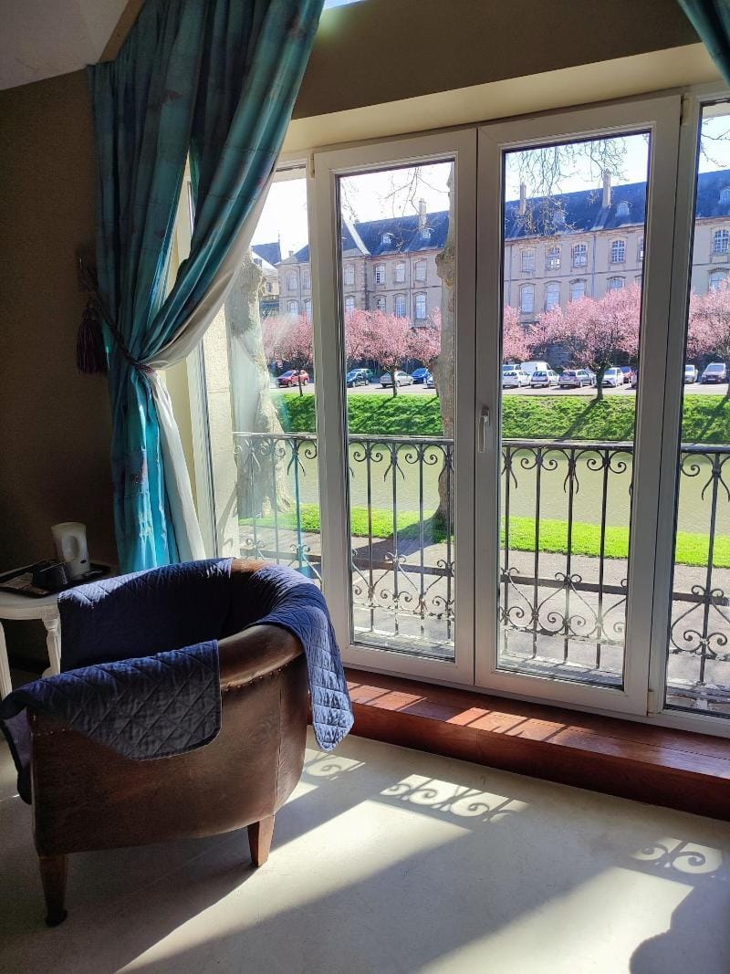 Logis Hotel Les Pages Hotel in Grand Est