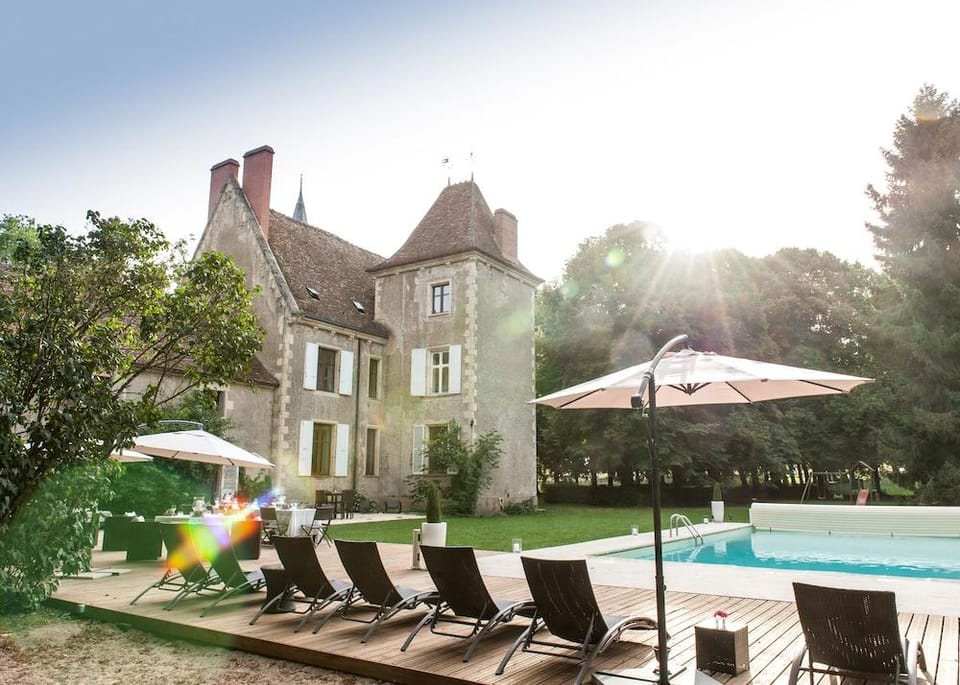 Chateau - Hotel Le Sallay Hotel in Centre-Val de Loire
