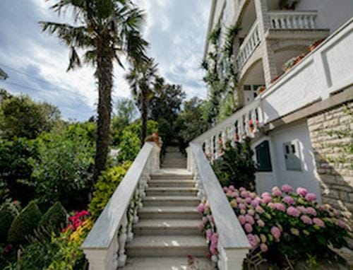 Apartments & Rooms Green Bay Hotel in Lika-Senj County
