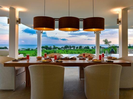 Deep Blue Villa Hotel in Bali