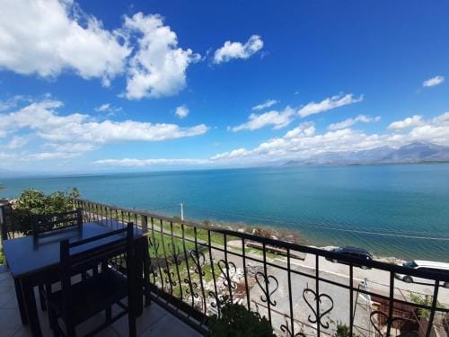 LakeFront House Hotel in Montenegro
