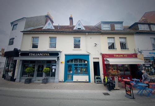 ROOMS AT THE QUAYSIDE - stylish en-suite rooms on Poole Quay all fully refurbed Hotel in Poole