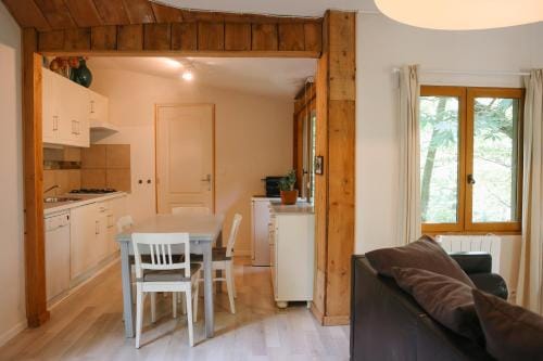 Les Grangeonnes, gites nature, piscine, bain nordique, sauna pour accueil familiale ou de groupe Lodge in Provence-Alpes-Côte d'Azur