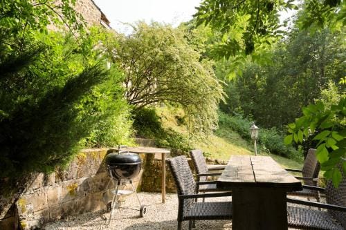 Les Grangeonnes, gites nature, piscine, bain nordique, sauna pour accueil familiale ou de groupe Lodge in Provence-Alpes-Côte d'Azur