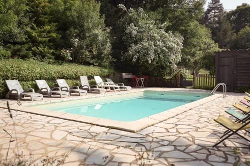Les Grangeonnes, gites nature, piscine, bain nordique, sauna pour accueil familiale ou de groupe Lodge in Provence-Alpes-Côte d'Azur