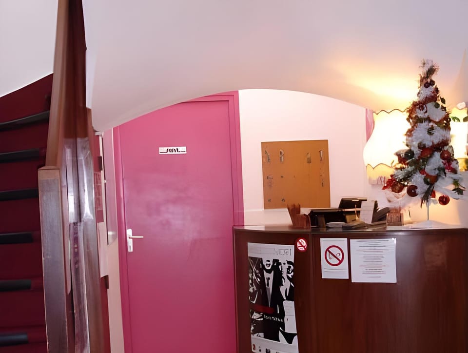 Hotel de La Marmotte Hotel in Nouvelle-Aquitaine