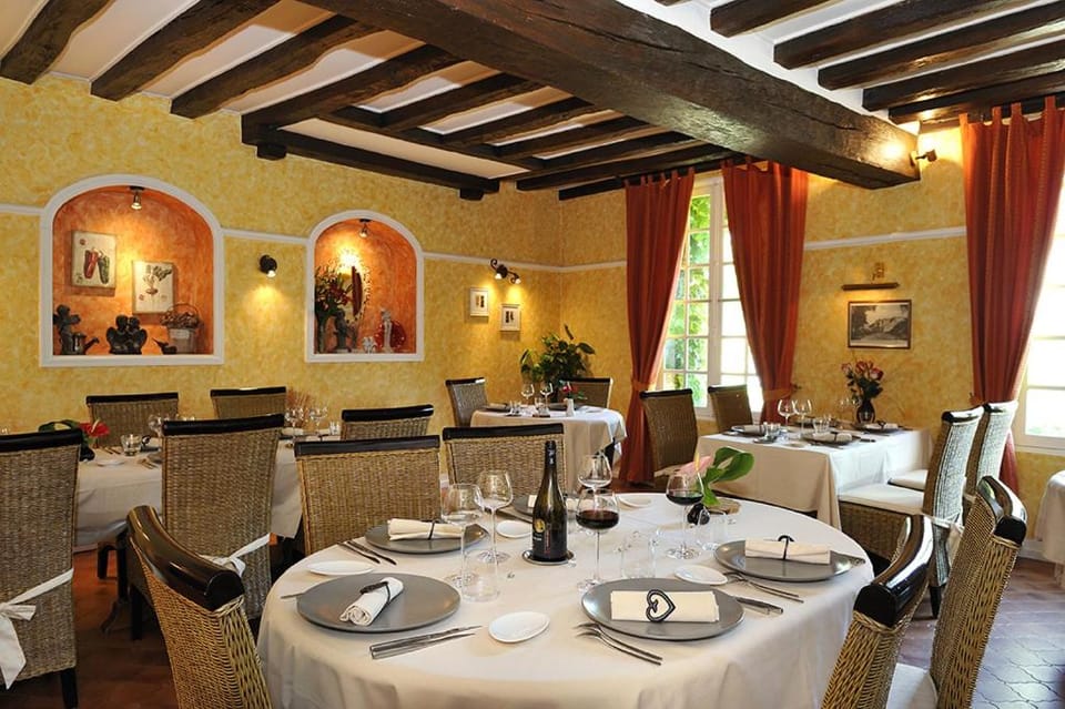 Logis Hotel Auberge De L'ecole Hotel in Centre-Val de Loire