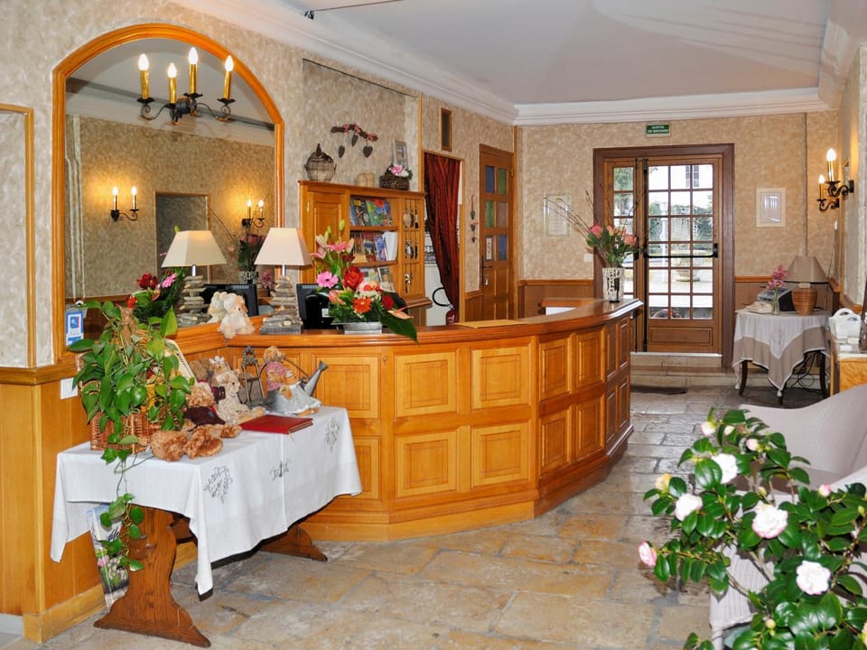 Logis Hotel Auberge De L'ecole Hotel in Centre-Val de Loire