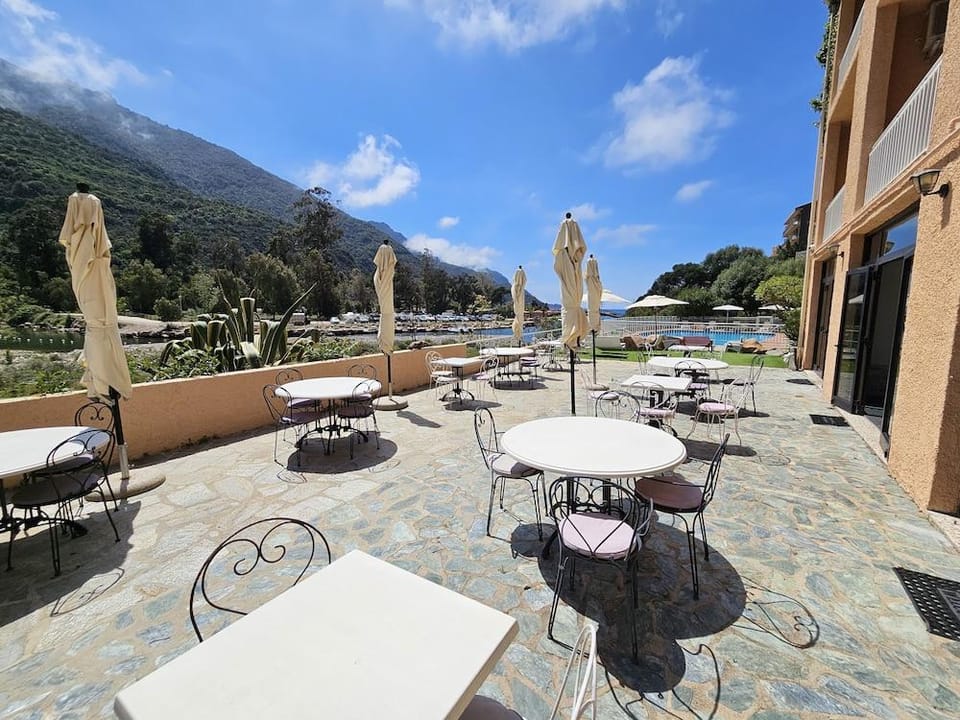 Le Marina Hotel in Ota