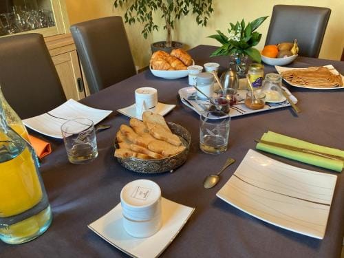 Chambre-appartement d hotes de Kermoal-cuisine et sdb privees Hotel in Finistere