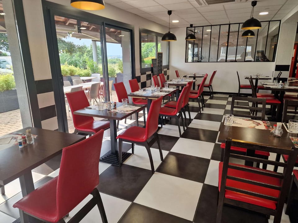 KYRIAD MONTLUCON - Saint Victor Hotel in Centre-Val de Loire