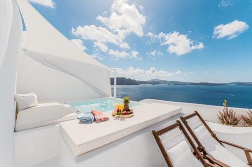Aristos Life Luxury Cave Villas Hotel in Oia