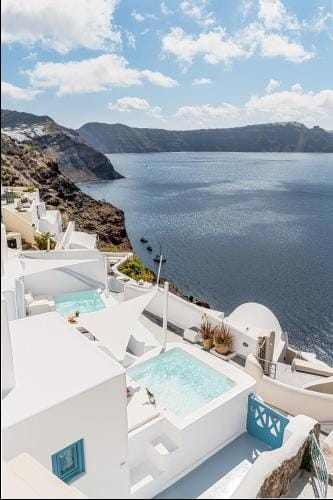 Aristos Life Luxury Cave Villas Hotel in Oia