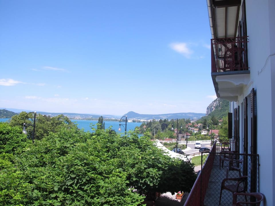 Hotel Restaurant - Acacias Bellevue Hotel in Haute-Savoie