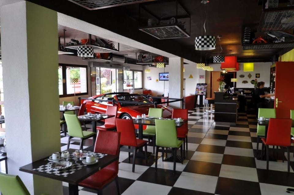 Enzo Hotels Vierzon by Kyriad Direct Hotel in Centre-Val de Loire