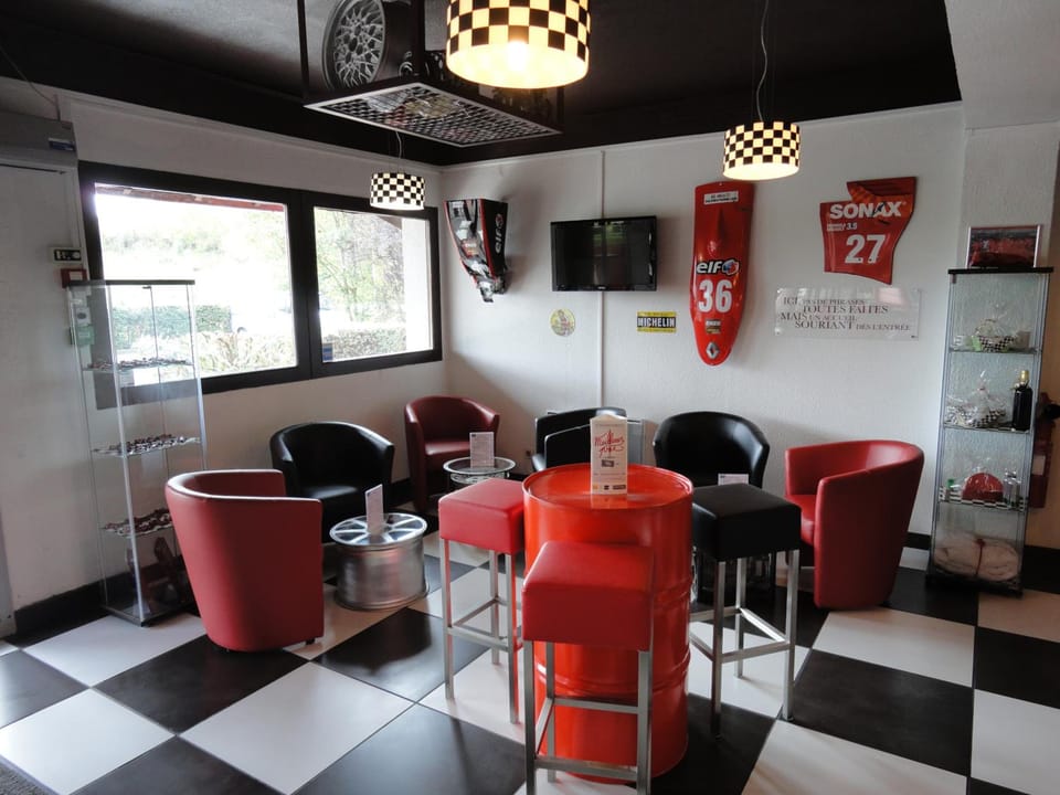 Enzo Hotels Vierzon by Kyriad Direct Hotel in Centre-Val de Loire