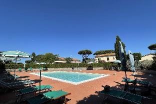 Podere I Pini con piscina 2 km dal mare Hotel in Cecina
