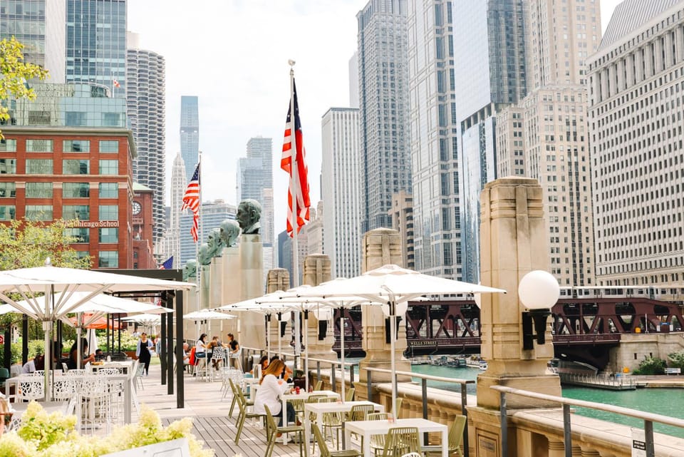 voco Chicago Downtown - Riverwalk by IHG Hotel in River North