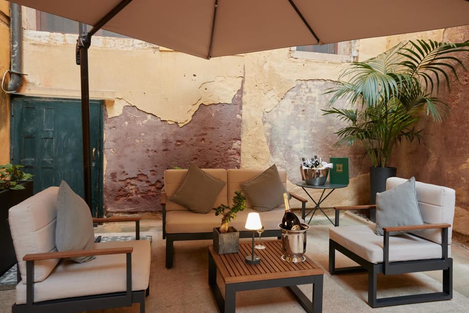 Bar/lounge