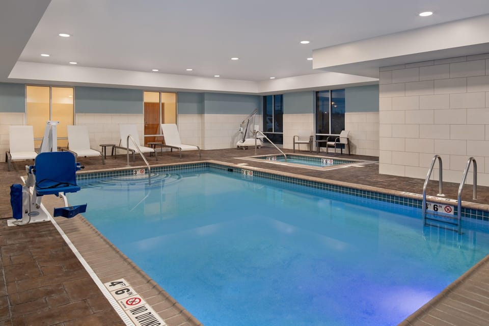 Holiday Inn Express & Suites Terre Haute by IHG Hotel in Terre Haute