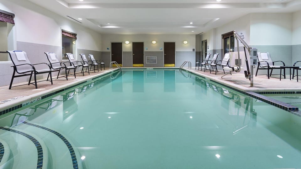 Holiday Inn Express and Suites - Stroudsburg By IHG Hotel in Stroud Township