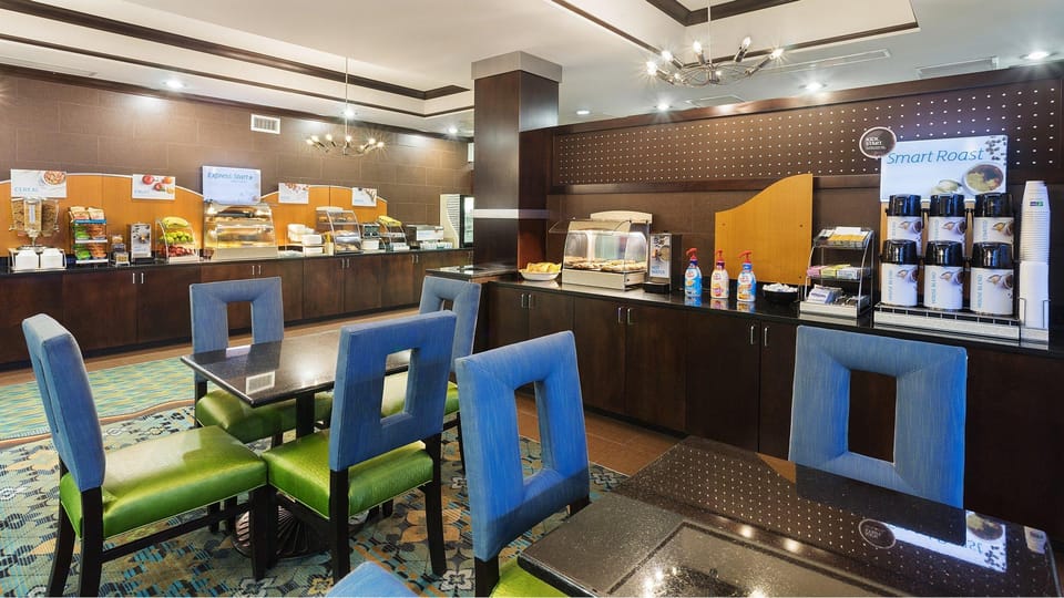 Holiday Inn Express and Suites - Stroudsburg By IHG Hotel in Stroud Township