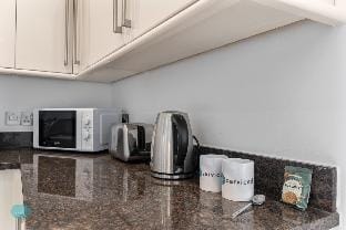 4 Bed - Smeatons by Pureserviced Hotel in Plymouth