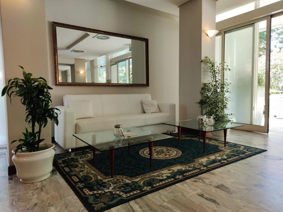 Shared lounge/TV area
