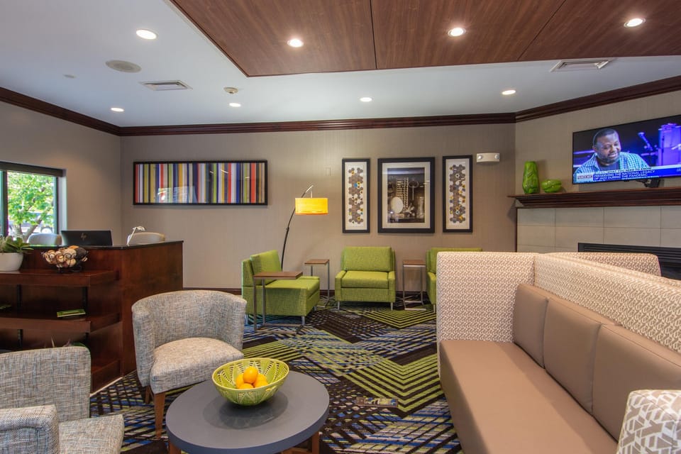 Holiday Inn Express and Suites Springfield Medical District By IHG Hotel in Springfield