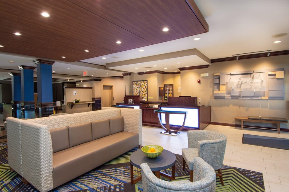 Holiday Inn Express and Suites Springfield Medical District By IHG Hotel in Springfield