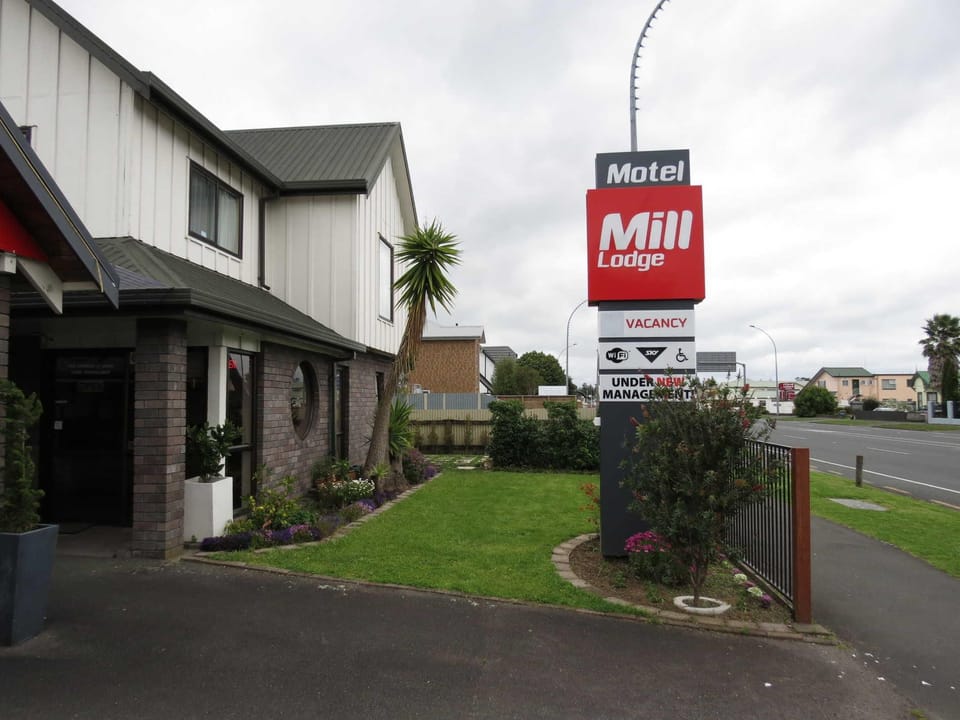 Mill Lodge Motel in Hamilton