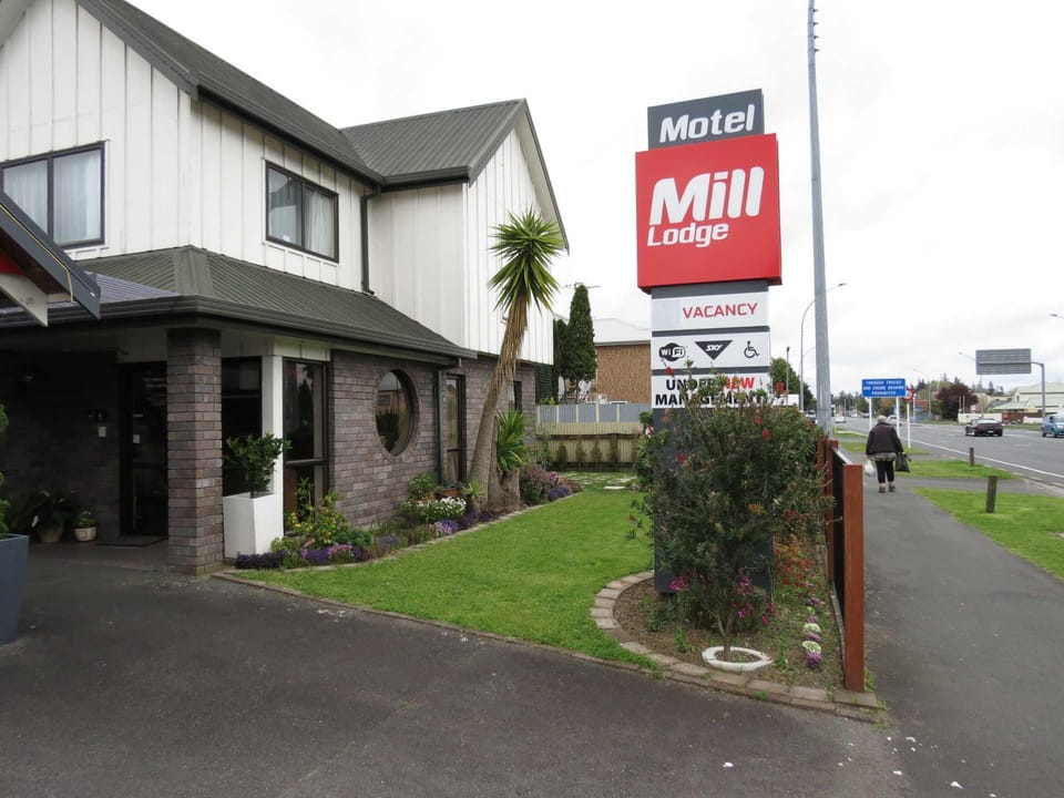 Mill Lodge Motel in Hamilton