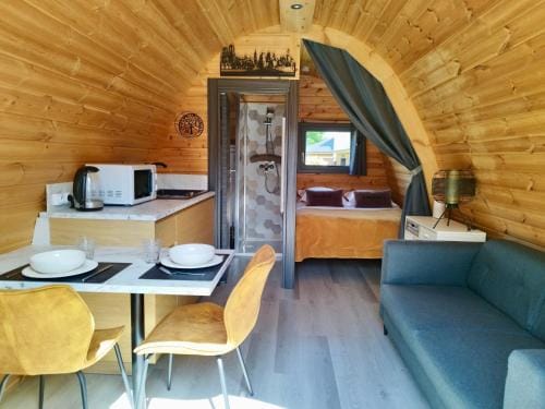 Cottage climatise avec terrasse privative et kitchenette Hotel in Brittany