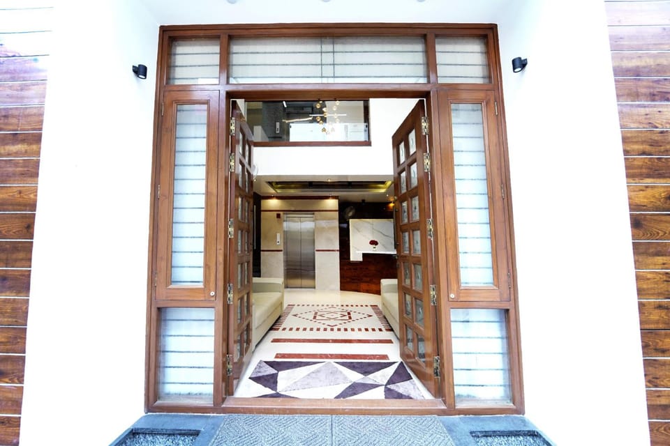 SS Crown Inn Hotel in Bengaluru