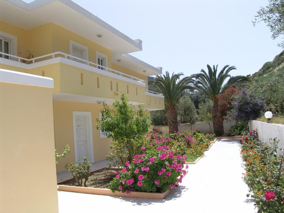 Kontessa Apartments Hotel in Kefalos