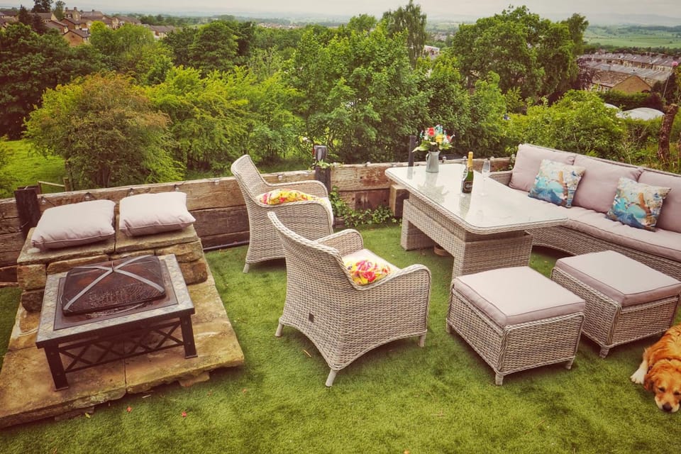 Alma Cliffe Guest House Hotel in Pendle District