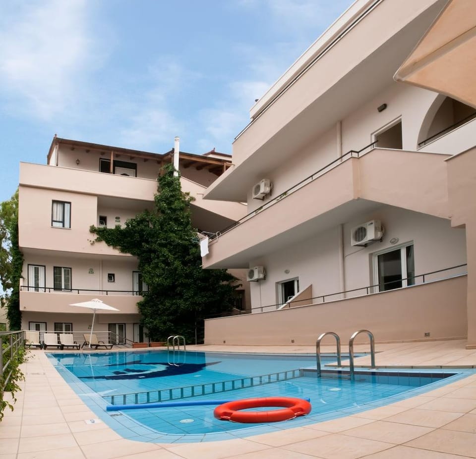 Zorbas Apartments Hotel in Crete