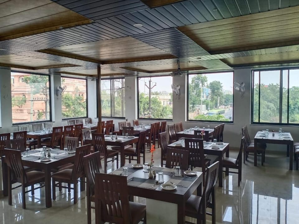 Hotel Paradise Inn Hotel in Udaipur