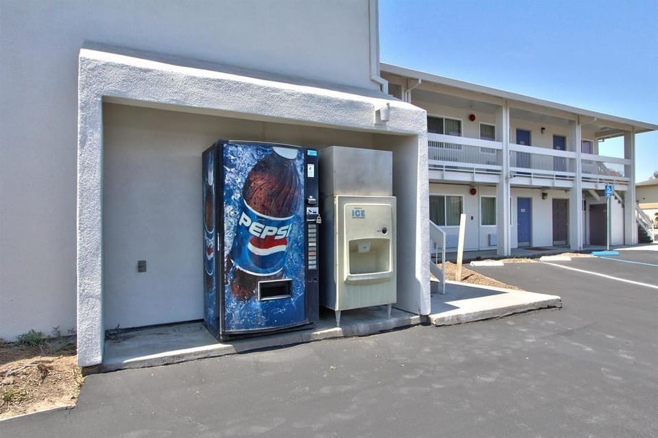 Coastal Valley Inn Hotel in Castroville