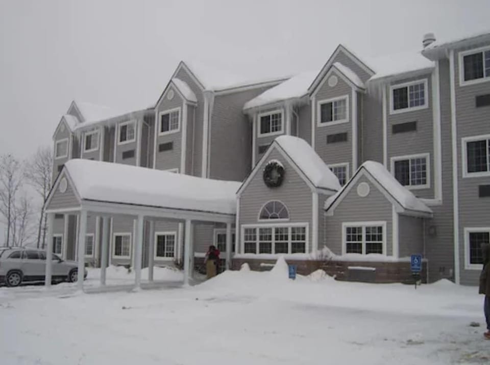 Parry Sound Inn & Suites Hotel in Parry Sound